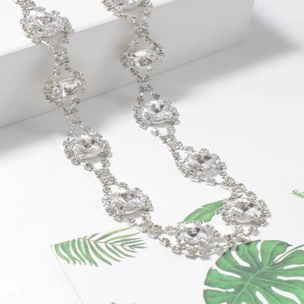 Light Luxury Niche Design, High-end Feel, Super Sparkling Rhinestone Necklace - Image 2