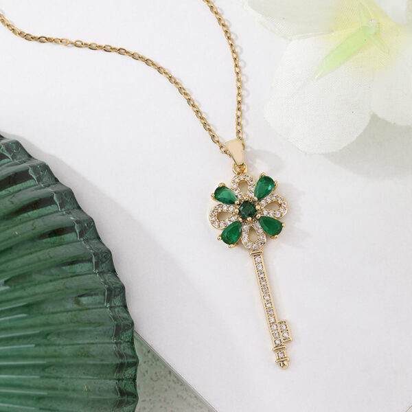 Women's Creative Retro Key Flower Necklace Clavicle Chain Jewelry - Image 2