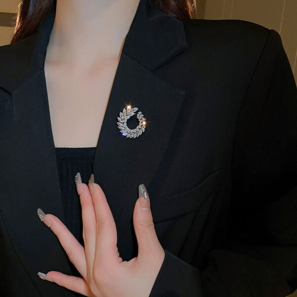Elegant, Simple And Generous Wheat Ear Suit Brooch - Image 4