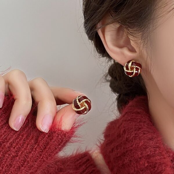 Women's Retro Earrings  Simple And Versatile Accessories - Image 4