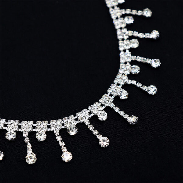 Fashionable And Elegant Women's Silver Tassel Glass Rhinestone Collarbone Chain - Image 6