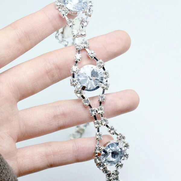 Light Luxury Niche Design, High-end Feel, Super Sparkling Rhinestone Necklace - Image 3