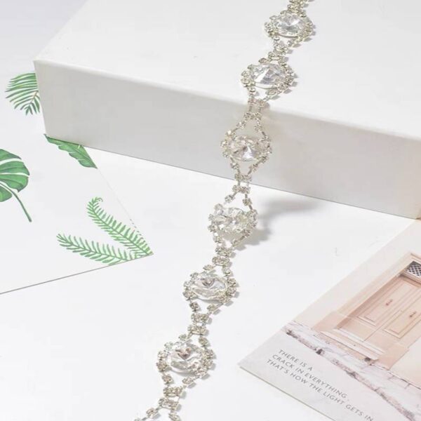 Light Luxury Niche Design, High-end Feel, Super Sparkling Rhinestone Necklace - Image 6