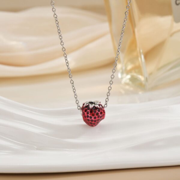 Women's Fashion Trendy Strawberry Cute Necklace - Image 2