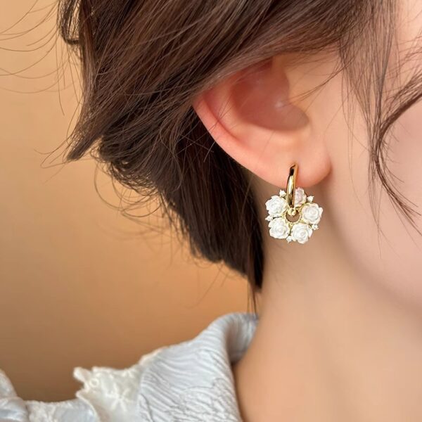 Camellia Resin Female Classic Style Earrings Spring And Summer Comely Ear Clip - Image 2