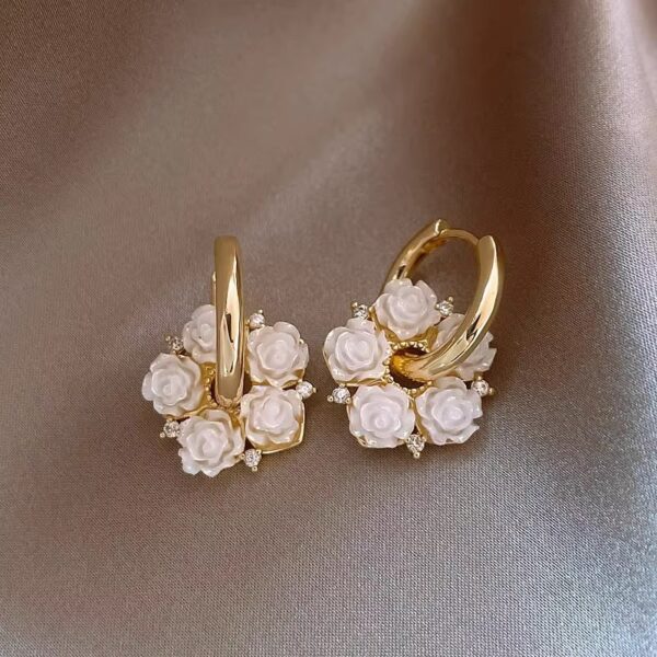 Camellia Resin Female Classic Style Earrings Spring And Summer Comely Ear Clip - Image 3