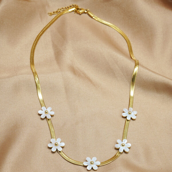 Lxalry 18K Gold Plated Bohemian Floral Necklace   Stainless Steel Skin Safe Jewelry With White Blossom Charms  Hypoallergenic   Tarnish Free Gift For Women Wife Mom, Festive Occasions   Everyday Boho - Image 4