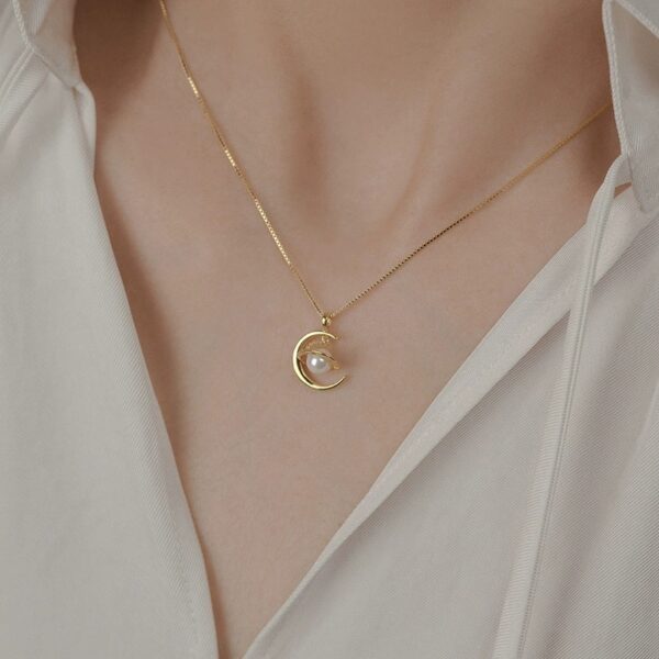 Women's Planet Necklace Niche Design Temperament Saturn Clavicle Chain Versatile - Image 4