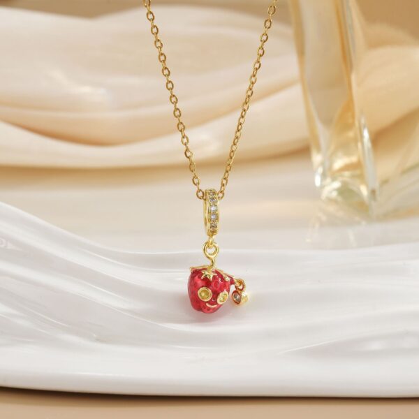 Women's Fashion Trendy Strawberry Cute Necklace - Image 5