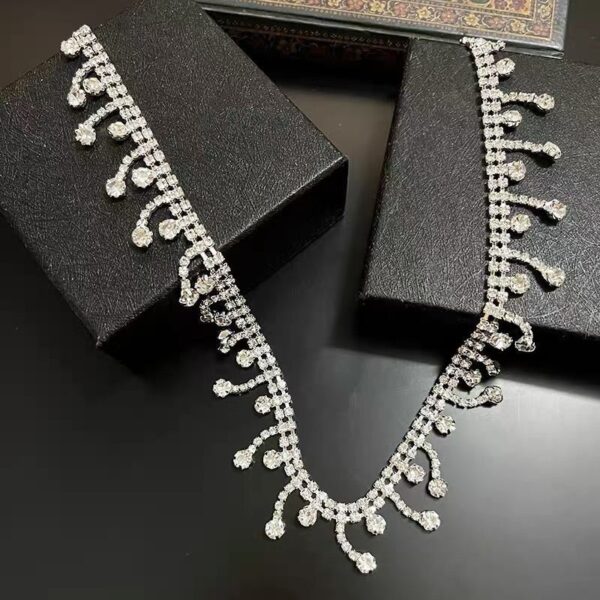 Fashionable And Elegant Women's Silver Tassel Glass Rhinestone Collarbone Chain - Image 4