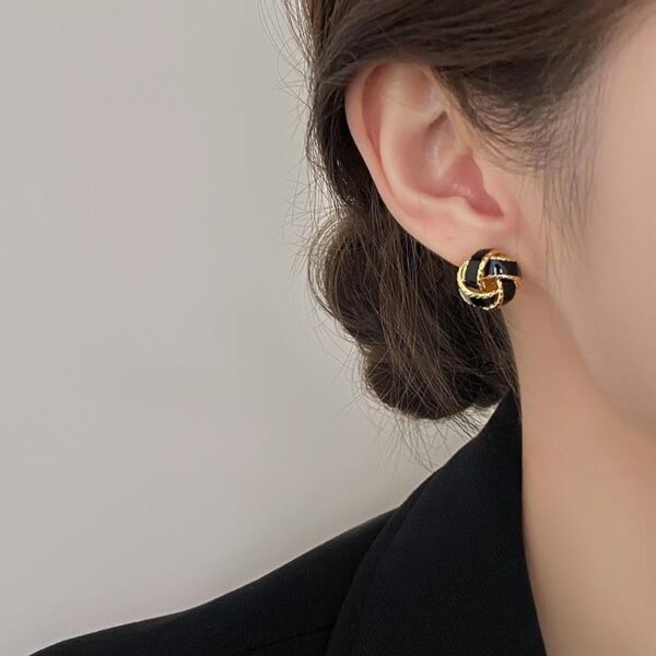 Women's Retro Earrings  Simple And Versatile Accessories - Image 5