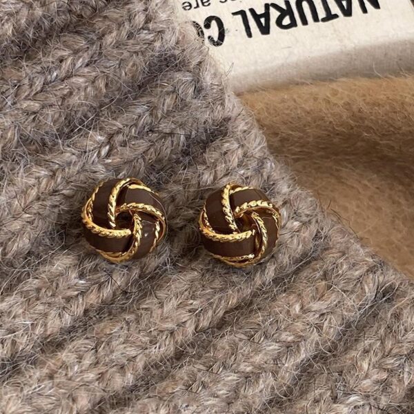 Women's Retro Earrings  Simple And Versatile Accessories - Image 3
