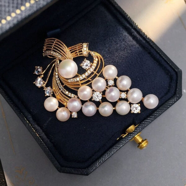 Exquisite And Fashionable Pearl Brooch - Image 5