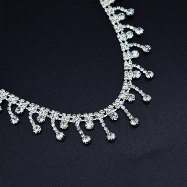 Fashionable And Elegant Women's Silver Tassel Glass Rhinestone Collarbone Chain - Image 8