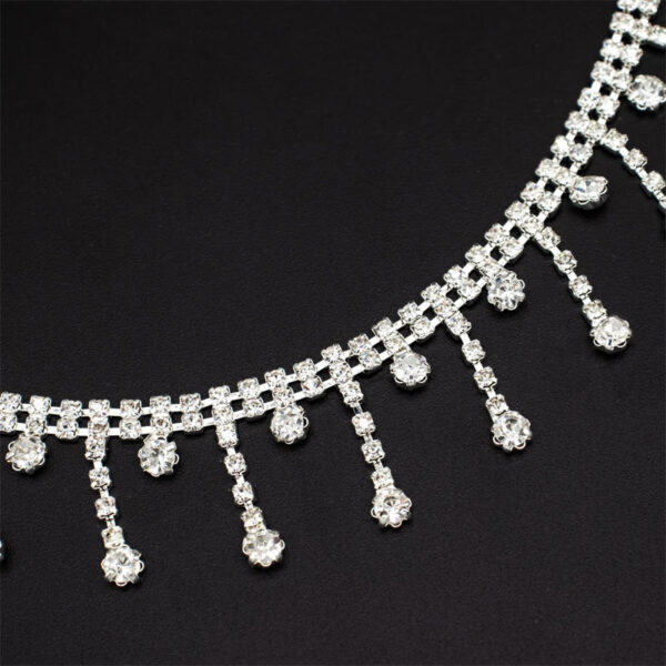Fashionable And Elegant Women's Silver Tassel Glass Rhinestone Collarbone Chain - Image 3