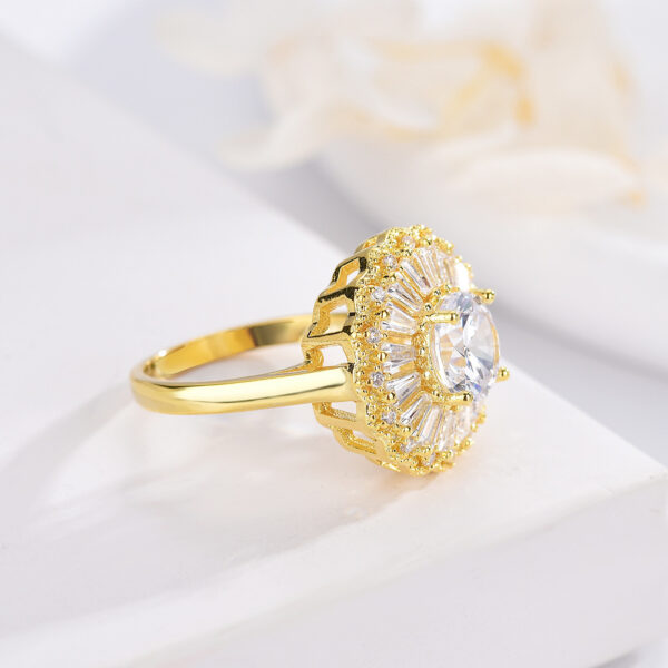 Luxury Creative Flower Women's Copper Gold Ring - Image 4