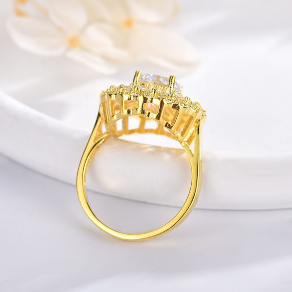 Luxury Creative Flower Women's Copper Gold Ring - Image 2
